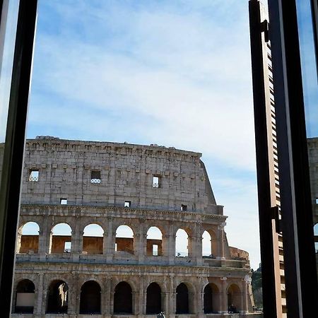 Jacuzzi In Front Of The Colosseum ローマ エクステリア 写真