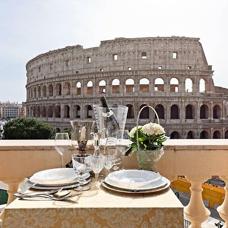 Jacuzzi In Front Of The Colosseum ローマ エクステリア 写真