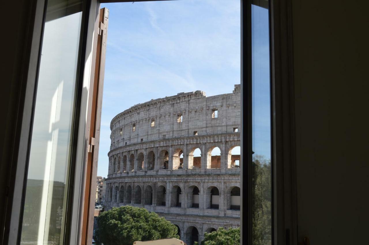 ローマJacuzzi In Front Of The Colosseumアパートメント エクステリア 写真