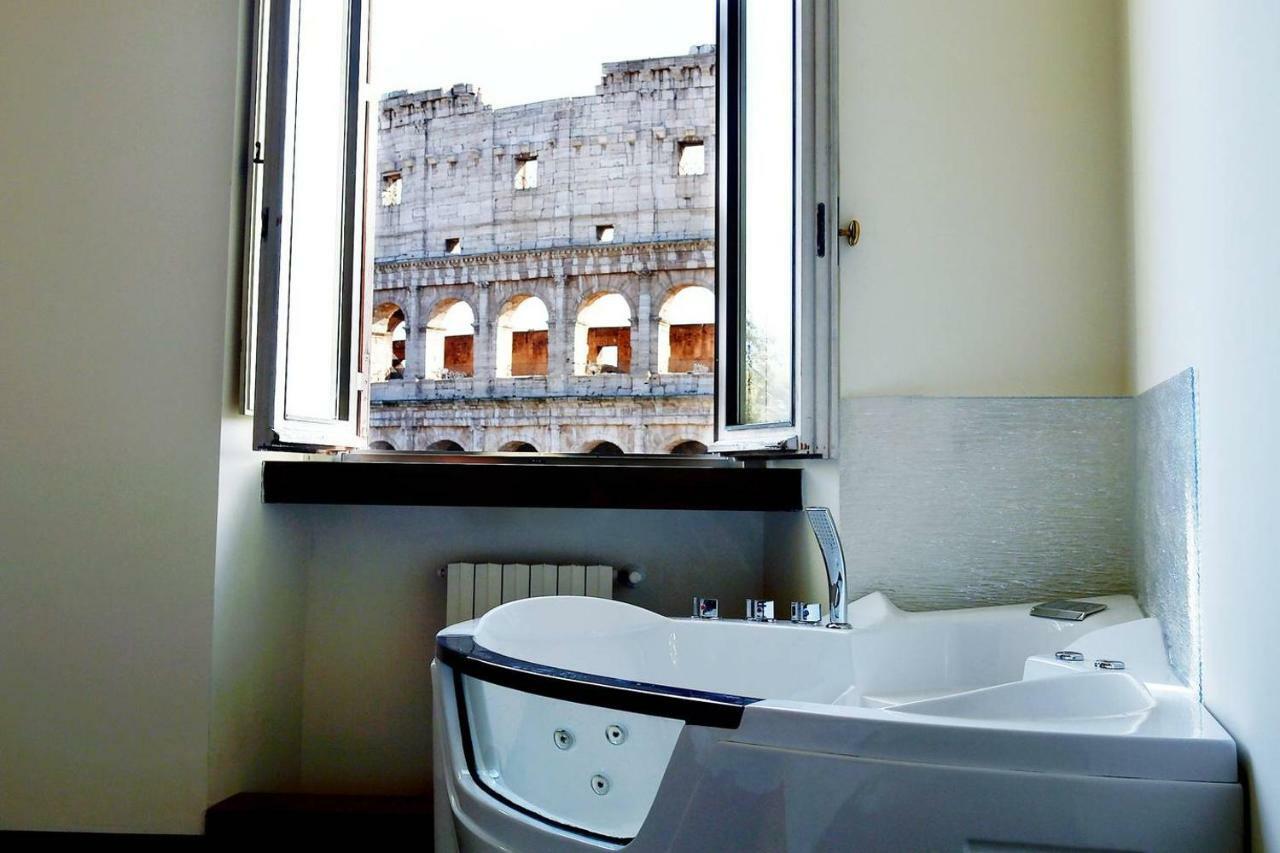 Jacuzzi In Front Of The Colosseum ローマ エクステリア 写真