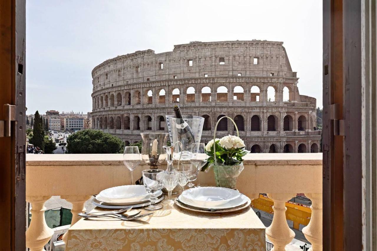 Jacuzzi In Front Of The Colosseum ローマ エクステリア 写真